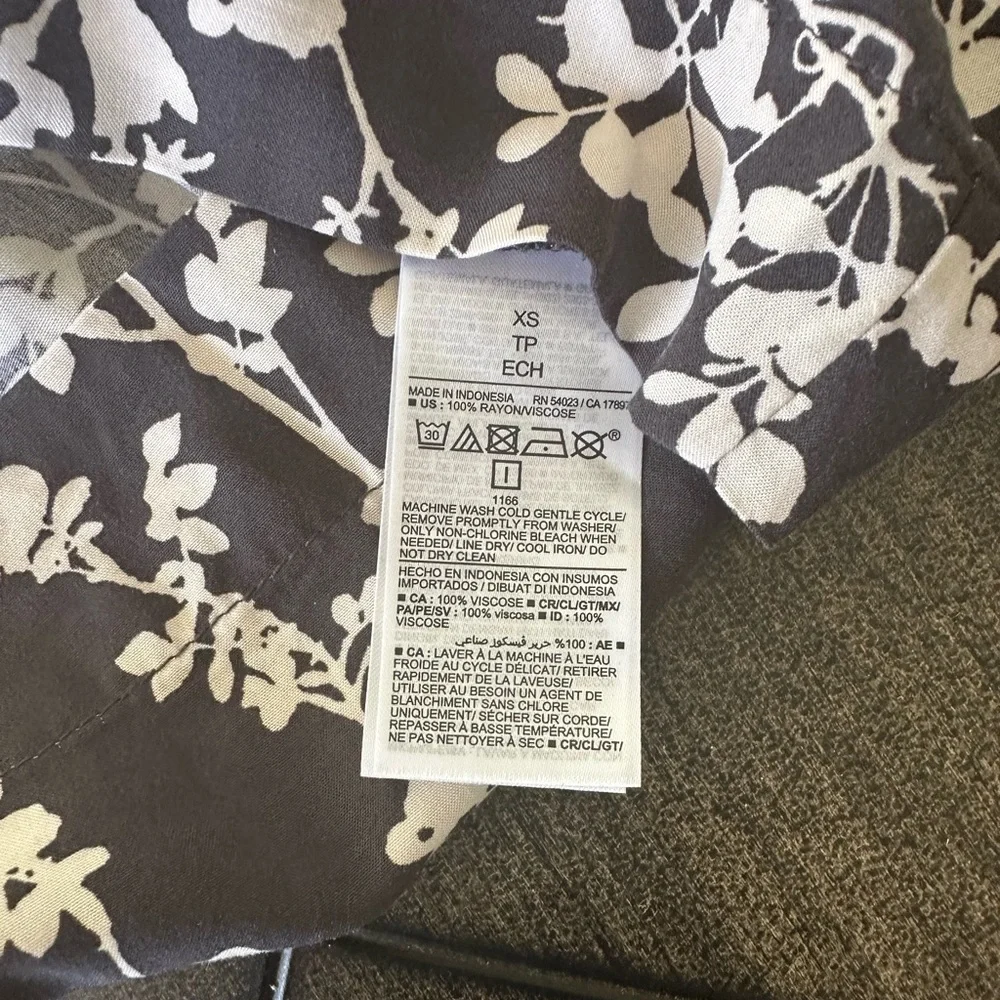 5 for $20 Deal- Old Navy Floral Dress- Size XS - Picture 5 of 7